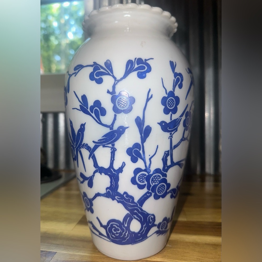 VTG 1940s White & Blue Anchor Hocking Vitrock Milk Glass
Flowers Birds EUC - Picture 2 of 13